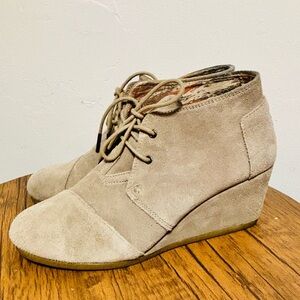 TOMS Women's Kala Booties Lace Up Wedges Taupe Size 9.5